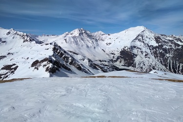 Blick von der Kolmkarspitze auf den Hohen Sonnblick (mitte) und den Hocharn (rechts) 