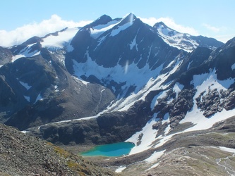 Blick auf den Östlichen Feuerstein (linker Gipfel), Foto von 2014 (damaliger Gletscherstand)