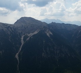 Die Kreuzspitze von Norden aus - auf dieser Seite führt der Weg hoch.